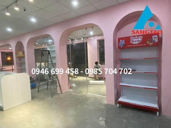 Sản xuất quầy kệ thức ăn chó mèo giá rẻ