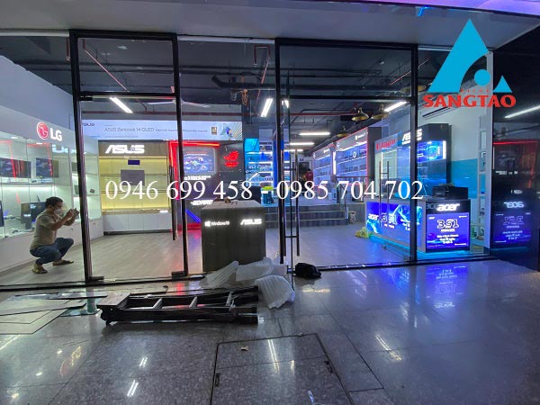 quầy tủ kệ trưng bày máy tính Asus ở New City Computer