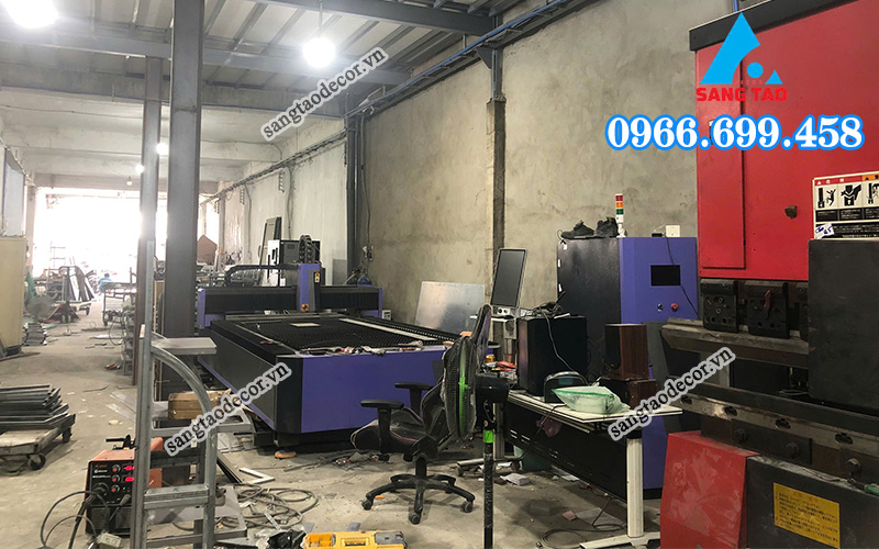 Xưởng sản xuất nội thất shop chuyên nghiệp của Sáng Tạo Decor