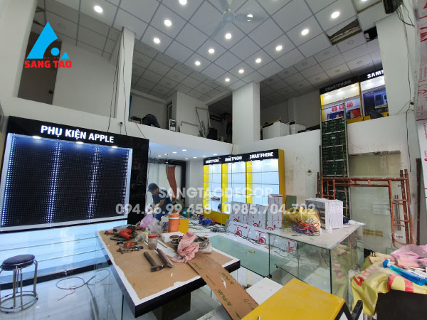 Dự án thiết kế thi công shop showroom chuỗi cửa hàng điện thoại Bạch Long Mobile