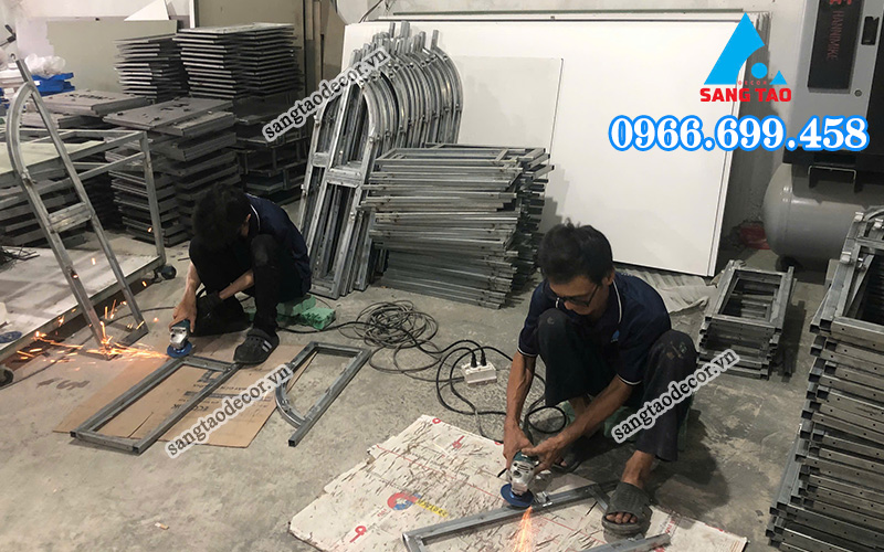 Xưởng thi công nội thất showroom tại HCM của Sáng Tạo Decor