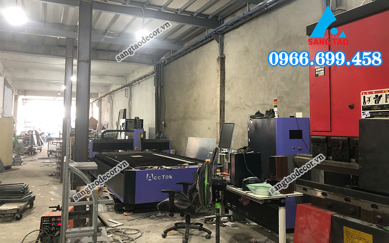 Xưởng thi công nội thất showroom tại HCM của Sáng Tạo Decor