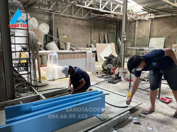 Xưởng thiết kế thi công shop showroom tại HCM