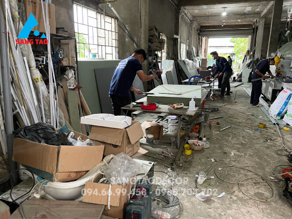 Xưởng thiết kế thi công shop showroom tại HCM
