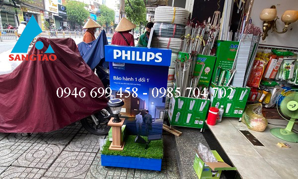 kệ trưng bày đèn philips