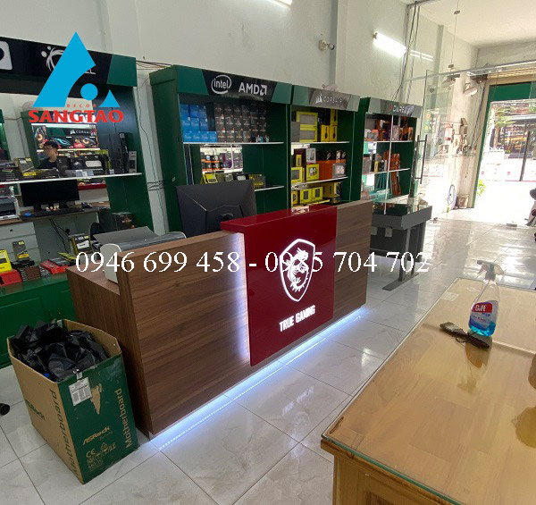 Kệ trưng bày phụ kiện máy tính