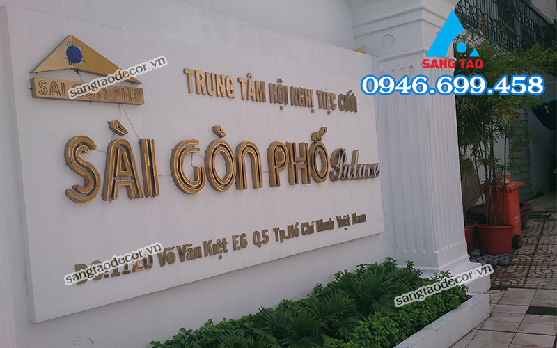 làm bảng hiệu trung tâm tiệc cưới
