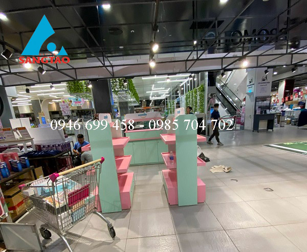 Sản xuất kệ trưng bày giá tốt tại Hóc Môn