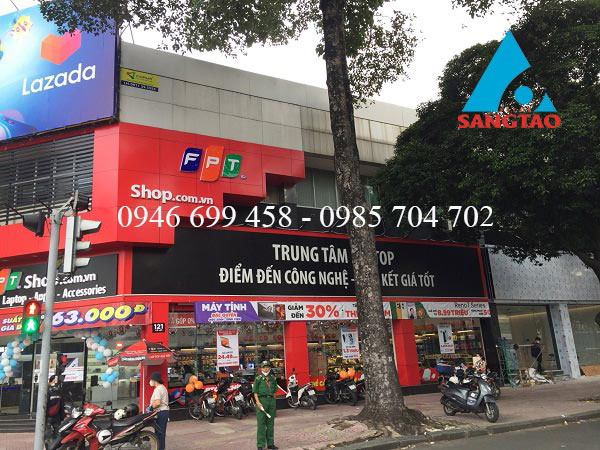 Kệ trưng bày điện thoại FPT shop