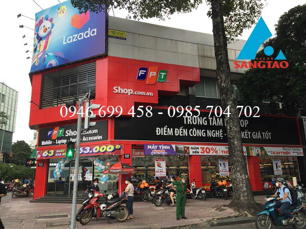 Kệ trưng bày điện thoại FPT shop