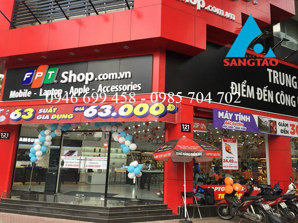 Kệ trưng bày điện thoại FPT shop