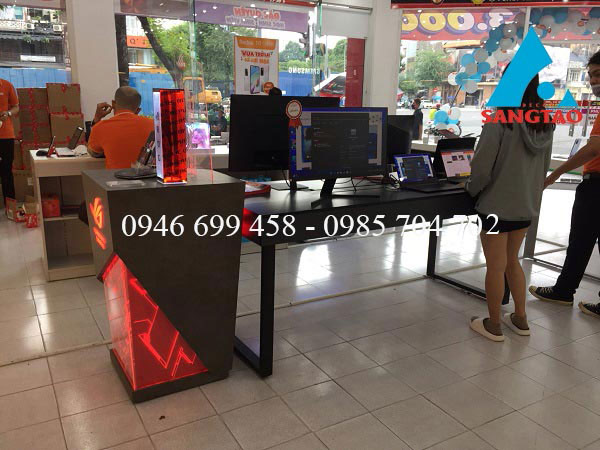 Kệ trưng bày điện thoại FPT shop