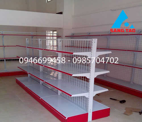 Quầy trưng bày hàng hóa 