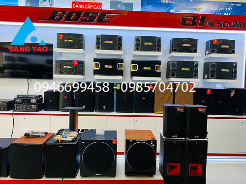 quầy tủ kệ trưng bày loa âm thanh