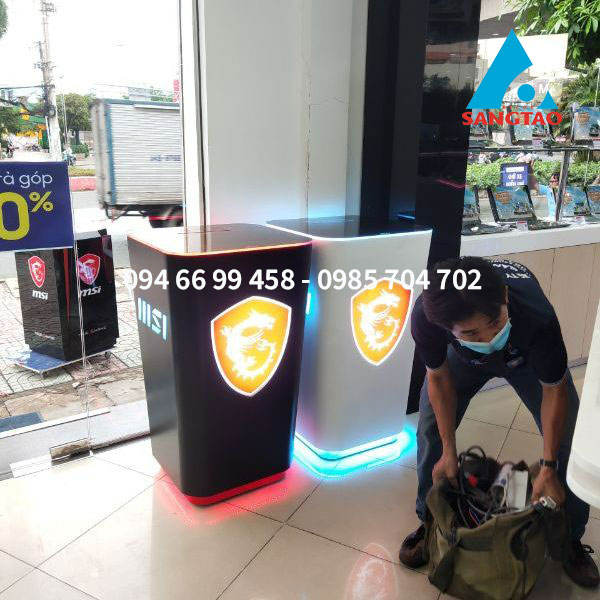 sản xuất quầy tủ kệ trưng bày quảng cáo