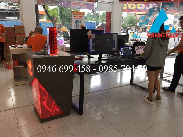 sản xuất quầy tủ kệ trưng bày quảng cáo