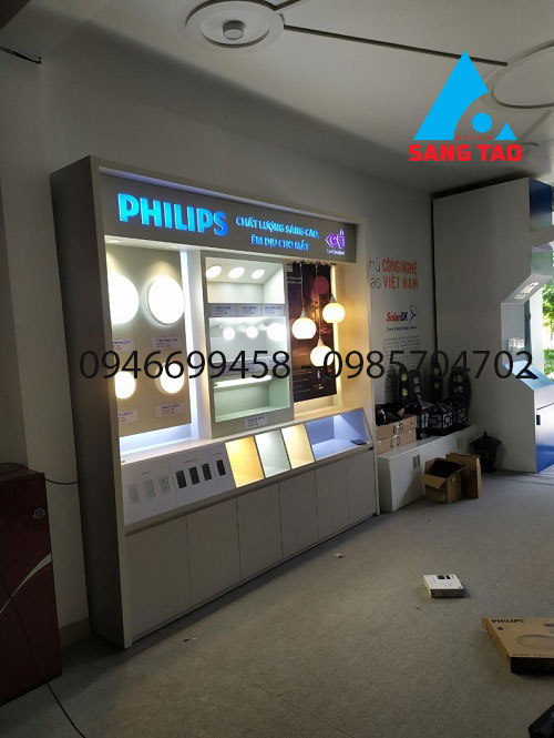 Tủ trưng bày thiết bị đèn điện Philips