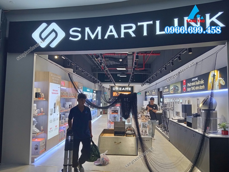 Hình ảnh thực tế dự án thi công showroom Smartlink tại TTTM Crescent Mall Q.7, một thiết kế showroom hiện đại cho các thương hiệu Dreame và Joyoung