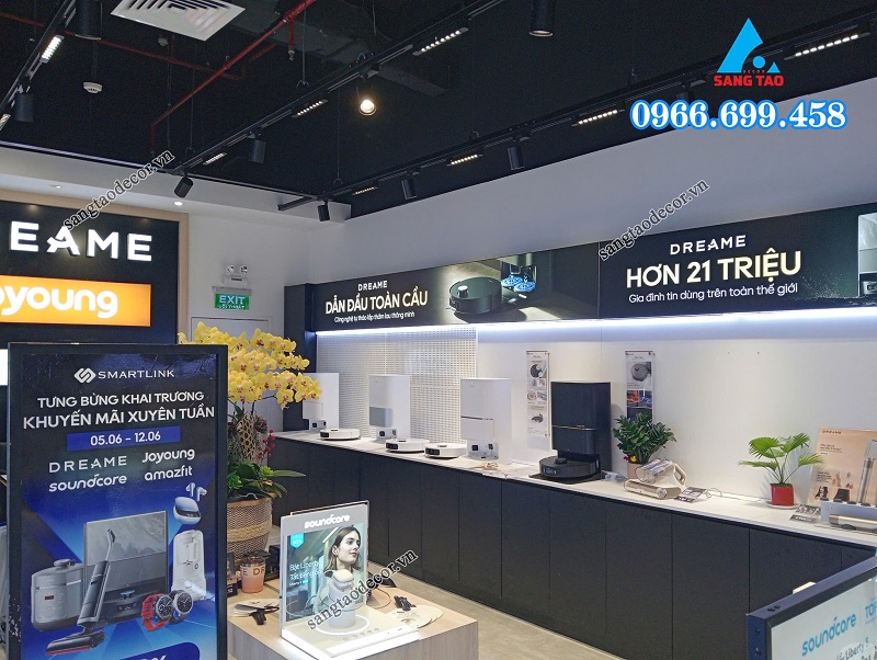 Chi tiết khu vực thi công nội thất showroom cho thương hiệu Dreame với tông đen công nghệ, thuộc dự án Smartlink Crescent Mall.