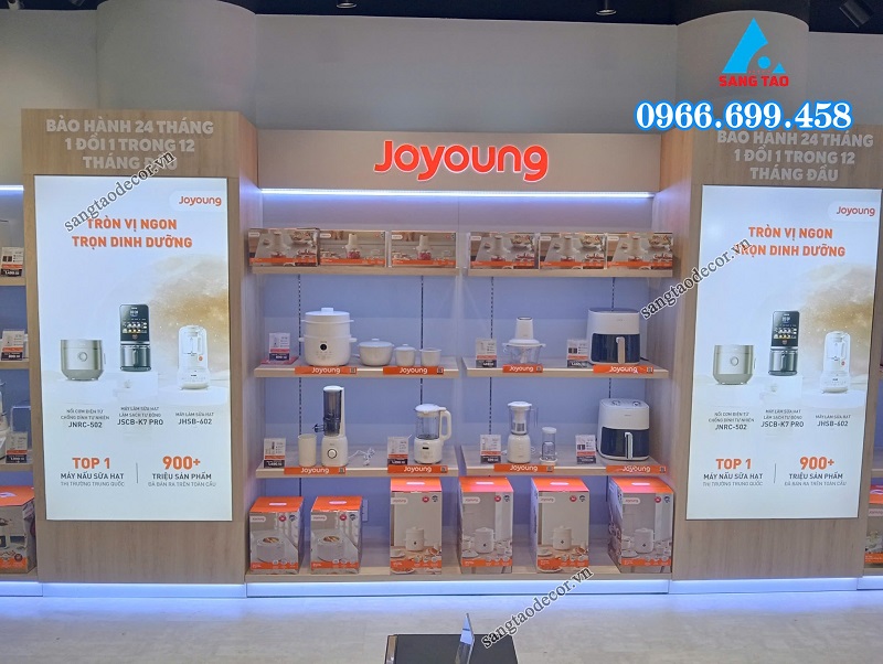 Giải pháp thiết kế và thi công nội thất showroom cho khu vực gia dụng Joyoung, sử dụng chất liệu gỗ ấm cúng tại Smartlink Q.7.