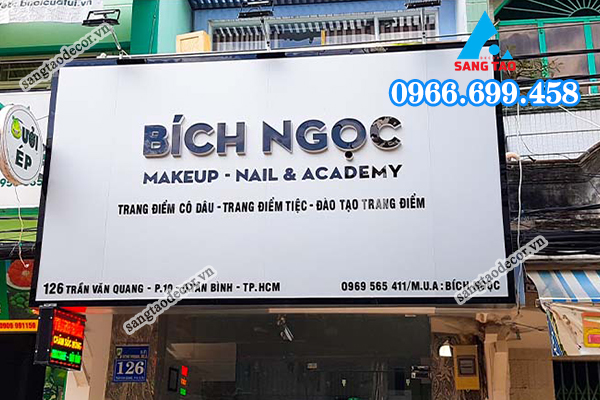 thiết kế bảng hiệu phong cách tối giản 