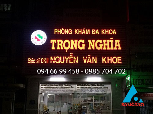 thiết kế thi công bảng hiệu phòng khám tư nhân